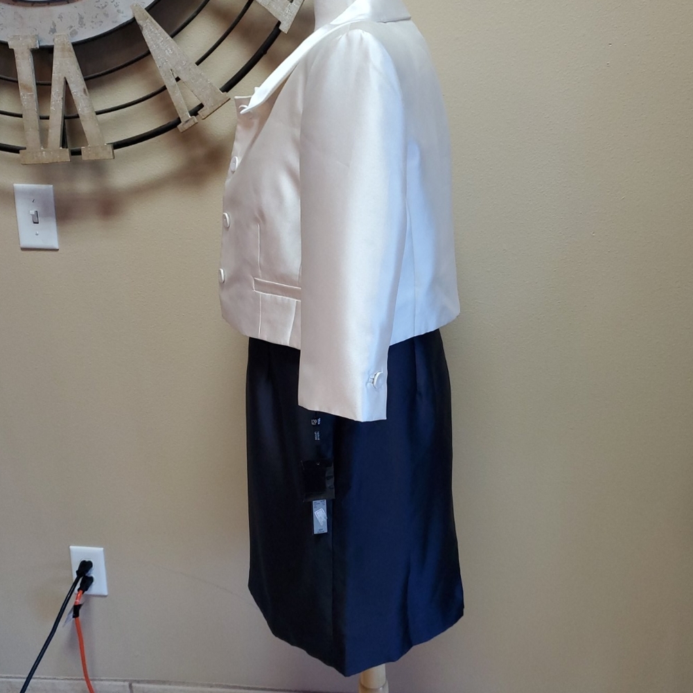 New Tahari 2 Piece Set - Picture 2 of 12